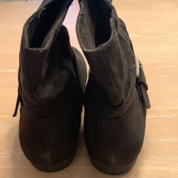 Women’s True Craft Black Micro “Addison” booties - Picture 4 of 8